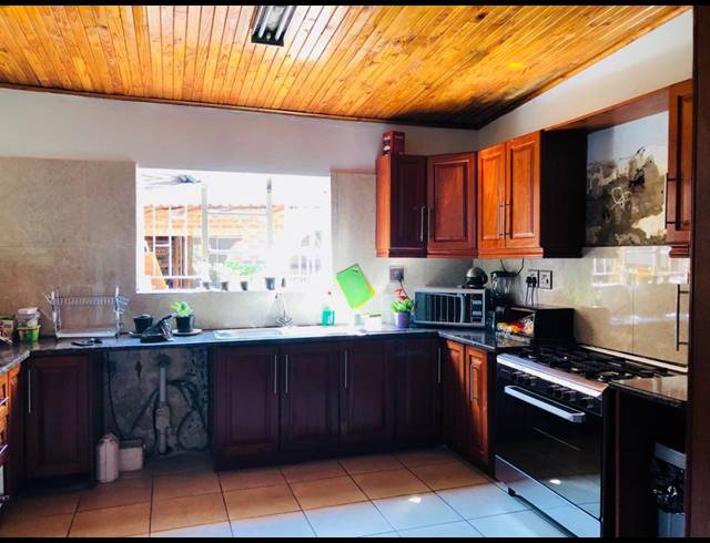 350M² BUSINESS FOR SALE IN BO-DORP